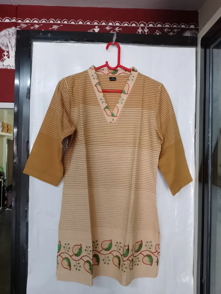 Dyaneshwari Kurti Neck Emroidary ( Top ) 02.webp